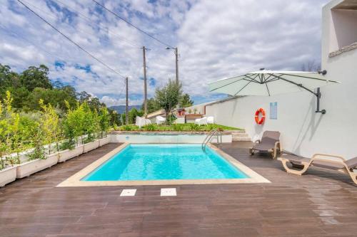 The swimming pool at or close to Recanto de Airó