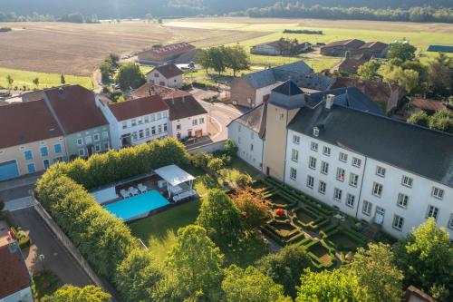 A piscina localizada em Château de Berg ou nos arredores