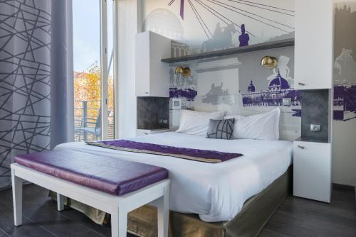 Cama ou camas em um quarto em Lagrange Aparthotel Lyon Lumière