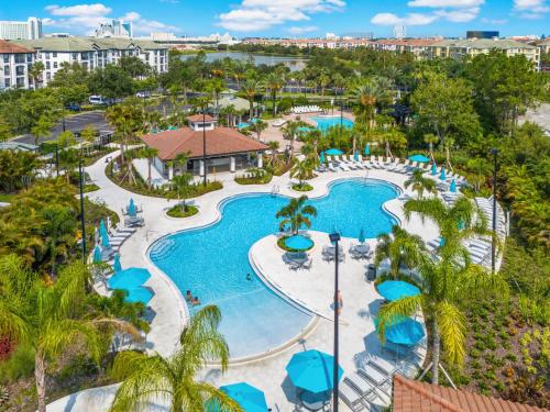 Peldbaseins naktsmītnē Orlando Resort Rentals at Universal Boulevard vai tās tuvumā