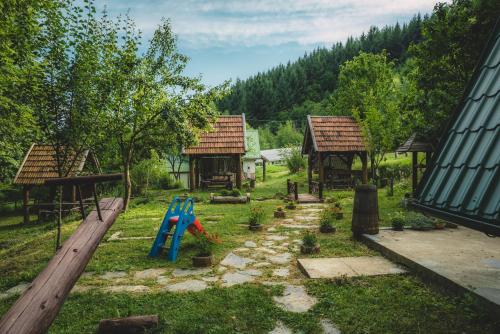 een speeltuin met een glijbaan en een schommel bij Ljetna bašta "LISIN"Bradina Konjic in Konjic