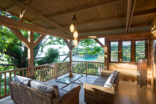 Balkon atau teras di Castara Retreats