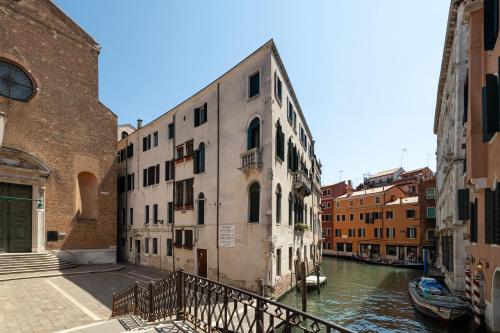 a view of a canal in a city with buildings at Residence Ca' Foscolo in Venice