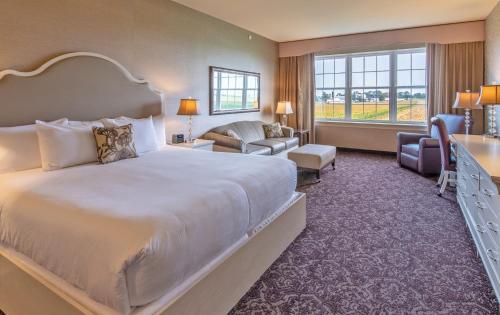 Cama ou camas em um quarto em Amish View Inn & Suites