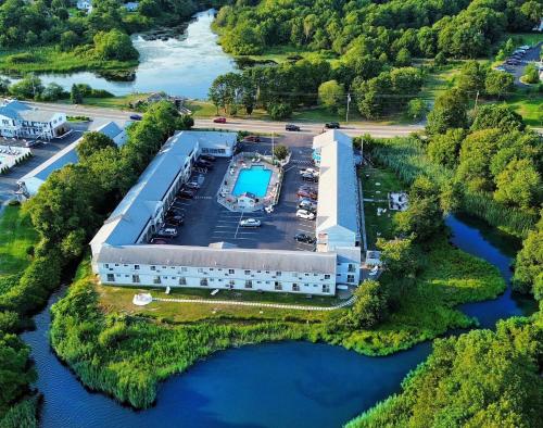 Басейн в или близо до Cape Sands Inn