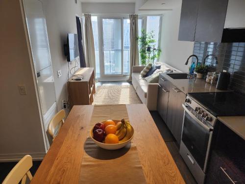 Dapur atau dapur kecil di Stylish Stay Toronto Oasis