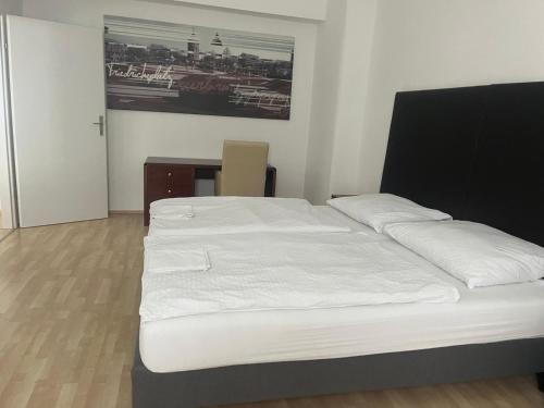 Кровать или кровати в номере Linz City Appartements 24H Check-In