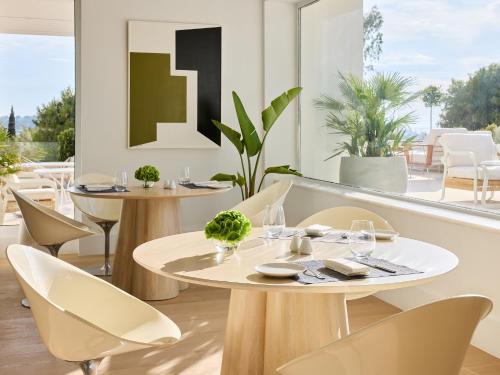 Un lugar para sentarse en The Roc Club, A Grecotel Hotel To Live