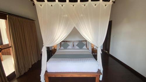 djabu Canggu Beach Villa में एक कमरे में एक या कई बेड