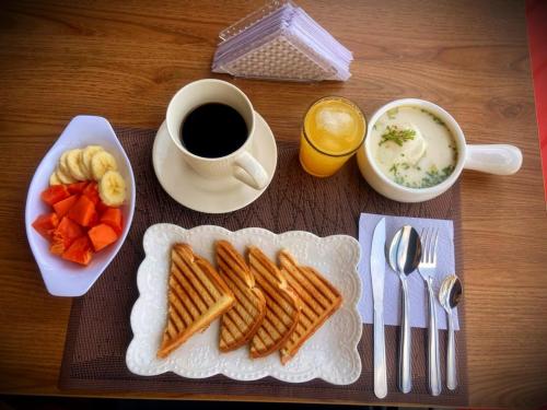 Makanan di atau berdekatan hotel