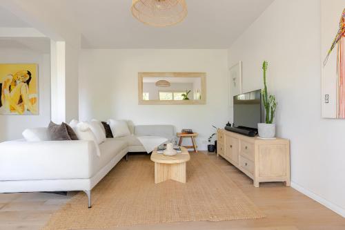 Setusvæði á Stylish and Spacious Beach Apartment