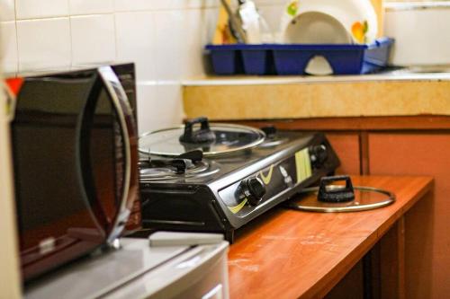 Cuisine ou kitchenette dans l'établissement Cosy Homes Eldoret