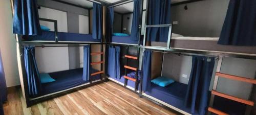 - un ensemble de 4 lits superposés dans une chambre dans l'établissement Travelero Hostel & Tours, à Santa Cruz de la Sierra