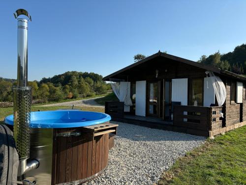 Swimming pool sa o malapit sa Bieszczadzka Osada Saunowisko dom z jacuzzi na wyłączność, sauna