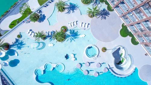 HUALUXE Hotels and Resorts Sanya Yalong Bay Resort, an IHG Hotel