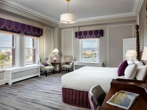 Tempat tidur dalam kamar di Fairmont Empress Hotel