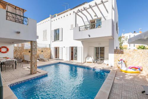 a swimming pool in a house with a pool toy at Tavira Casa Jenny in Tavira