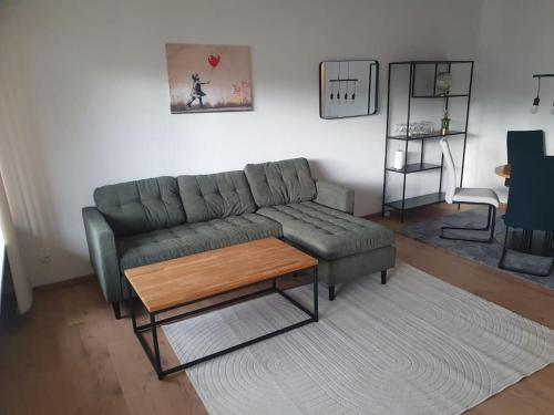 Χώρος καθιστικού στο Gemütliche 3-Zimmer-Wohnung mit TG-Stellplatz - Top-Lage in Karlsruhe