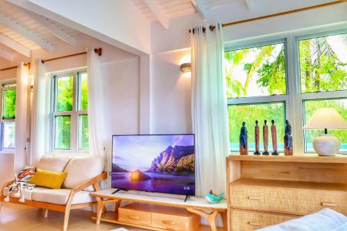 Televisi dan/atau pusat hiburan di Blue Whale Villa - Penthouse