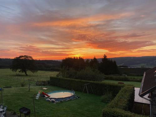 Sortida o posta de sol des de l'habitació en casa particular