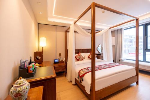 Fuxue Qiuguo Hotel Beijing Nanluoguxiang Siheyuan Branch में एक कमरे में एक या कई बेड