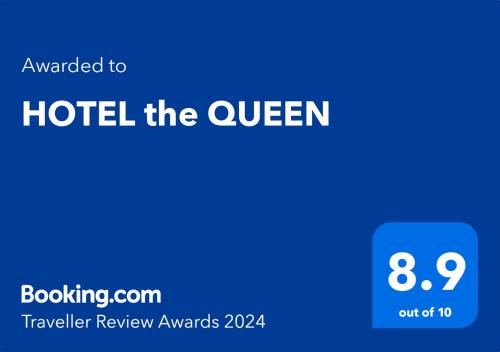 un cartello blu che legge hotel la regina di HOTEL the QUEEN a Toyonaka