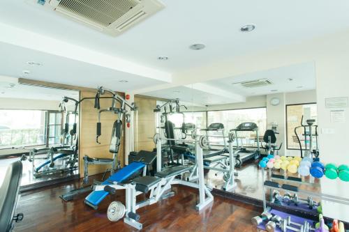 Fitness centrum a/nebo fitness zařízení v ubytování Thomson Residence Hotel