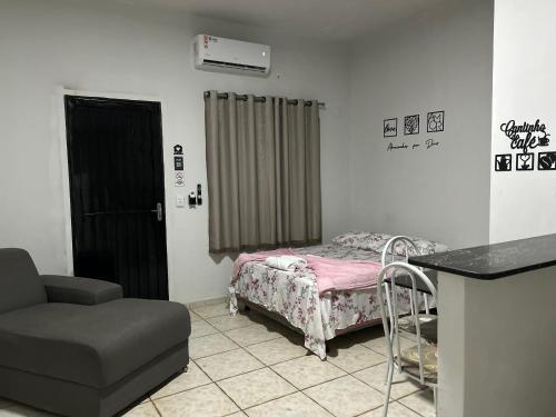 A bed or beds in a room at Flat Girassol 03, Próximo ao centro, JK , Ifto