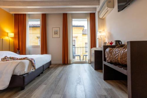 a hotel room with a bed and a balcony at Relais Santa Corona in Vicenza