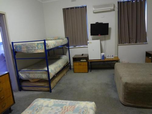 Ліжко або ліжка в номері Amaroo Hotel Dubbo