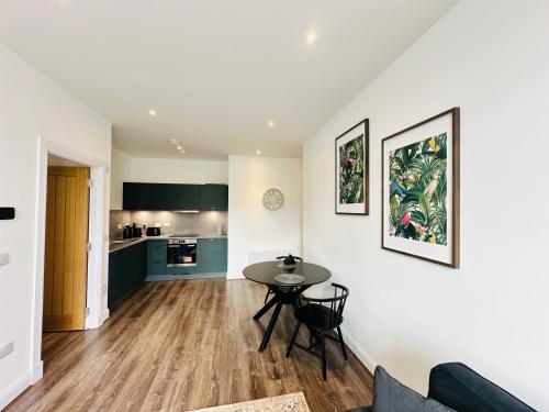 A seating area at Barnet House Serviced Apartments