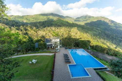 A piscina localizada em Le Montfort Resort ou nos arredores