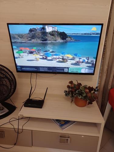 TV/trung tâm giải trí tại Apartamento Top Praça da Bandeira - Praia do Forte