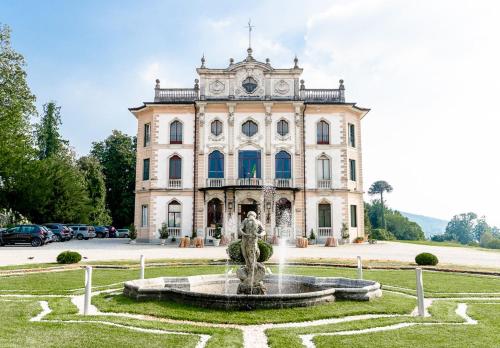 Jardí fora de Hotel Villa Borghi