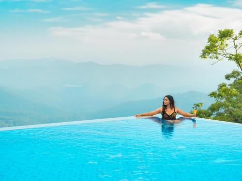 A piscina localizada em Le Montfort Resort ou nos arredores