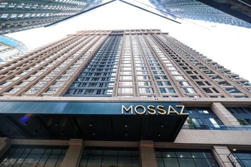 un grande edificio con un cartello di msg di fronte di Mossaz Suites by Mykey Global a Petaling Jaya