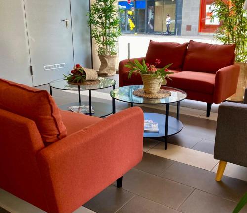 A seating area at Hotel BESTPRICE Girona