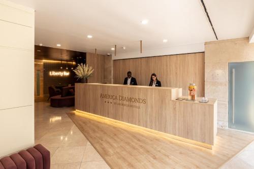 Area lobi atau resepsionis di America Diamonds Hotel