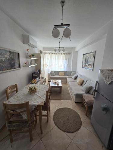 Χώρος καθιστικού στο Holiday Home Durrës