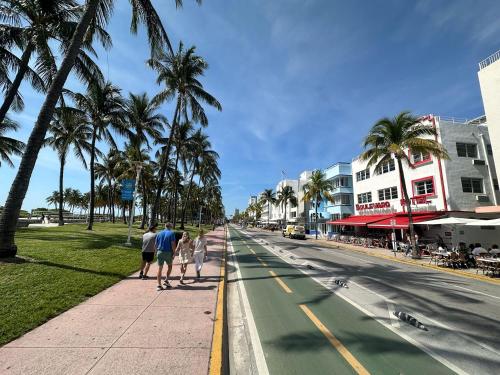 Gäster på Ocean Drive Oasis in Art Deco District of South Beach