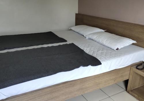 Posteľ alebo postele v izbe v ubytovaní Hotel Abhishek Nashik