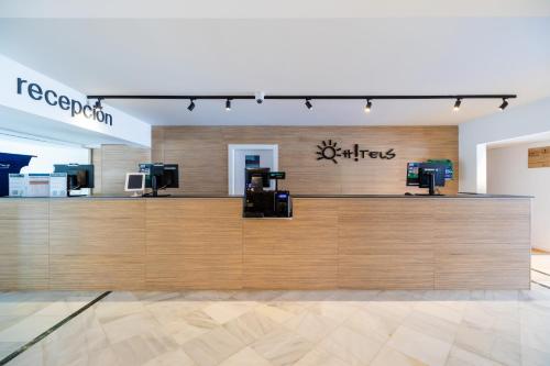 The lobby or reception area at Ohtels Carabela