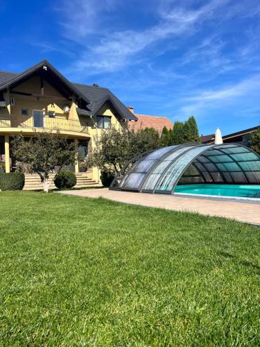 Piscina di Orchard Villa o nelle vicinanze