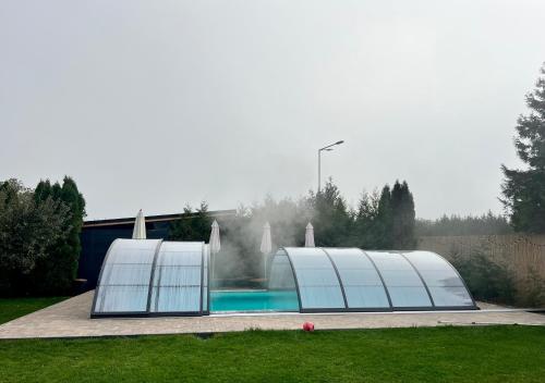 Piscina di Orchard Villa o nelle vicinanze