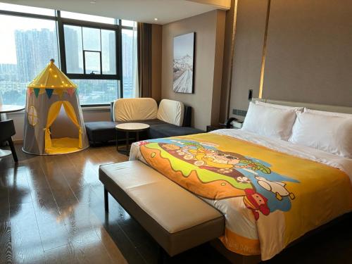 Säng eller sängar i ett rum på Atour Hotel Guangzhou Liwan District Jiaokou