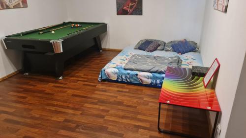 Билярдна маса в Apartament Katowice Dębowa71