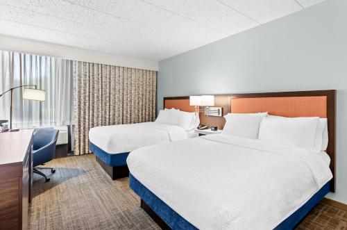 En eller flere senger på et rom på Hampton Inn Chicago-Naperville