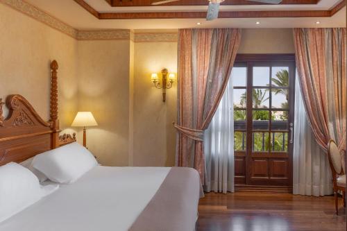 Tempat tidur dalam kamar di Elba Palace Golf Boutique Hotel - Adults Only