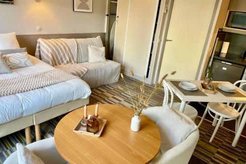 Χώρος καθιστικού στο Paris Porte de Versailles Cosy Lodge 2 Appart hôtel parking wifi 4 pers