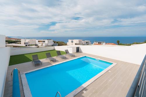 Πισίνα στο ή κοντά στο Silver Villa with ocean view